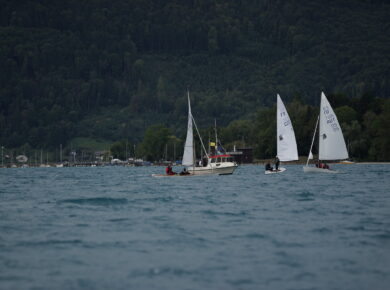 Flying-Dutchman-Boote und ein Begleitboot bei der SCK-Herbstregatta 2026