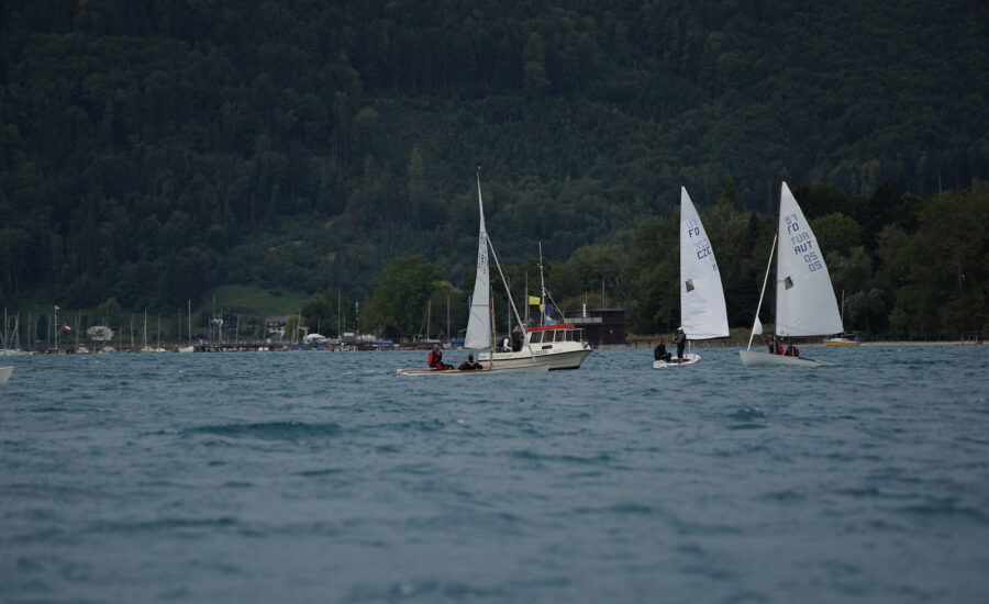 Flying-Dutchman-Boote und ein Begleitboot bei der SCK-Herbstregatta 2026